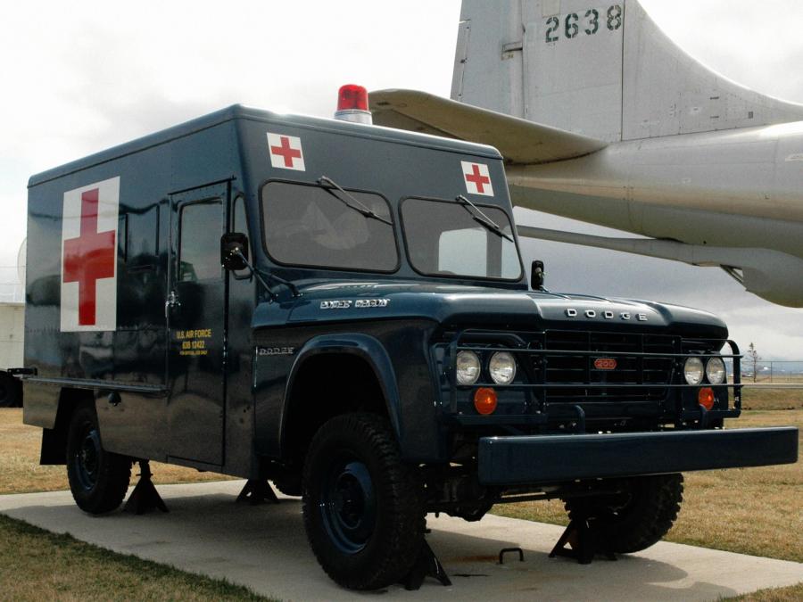  Dodge W200 Power Wagon Ambulance 1963 года  (фото 1 из 1)